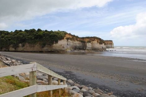 Photo of property in 30 Third Avenue, Urenui, 4377