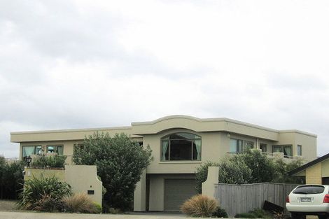 Photo of property in 8 Shearwater Rise, Paraparaumu Beach, Paraparaumu, 5032