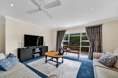 Photo of property in 9 Beech Place, Hawera, 4610