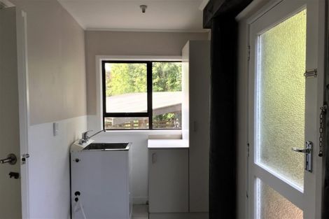 Photo of property in 43 Deverell Place, Northcross, Auckland, 0632