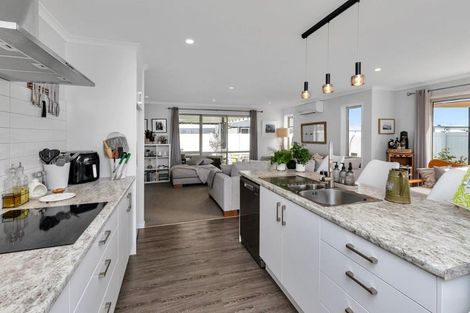 Photo of property in 16 Maturiki Drive, One Tree Point, 0118