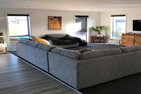 Photo of property in 19 Roto View, One Tree Point, 0118