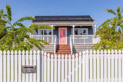 Photo of property in 17 Watts Street, Waipawa, 4210