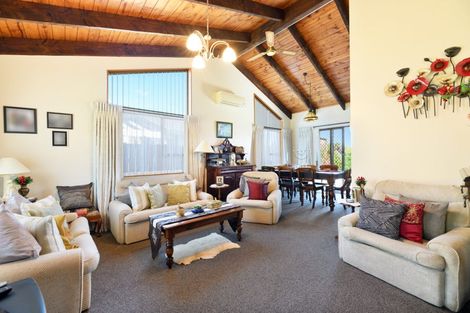 Photo of property in 4 Chablis Place, Henderson, Auckland, 0612