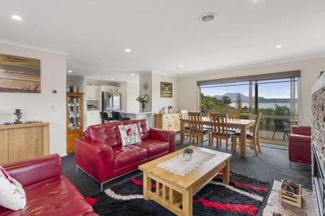 Photo of property in 19 Te Urunga Place, Acacia Bay, Taupo, 3330