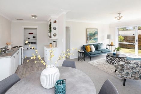 Photo of property in 2/24 Highland Park Drive, Highland Park, Auckland, 2010