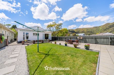 Photo of property in 32 Birdwood Road, Waterloo, Lower Hutt, 5011