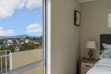 Photo of property in 3/433a East Coast Road, Mairangi Bay, Auckland, 0630