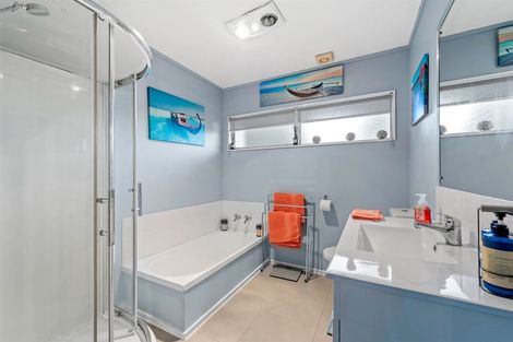 Photo of property in 2/15 Ellenbury Place, Stanmore Bay, Whangaparaoa, 0932