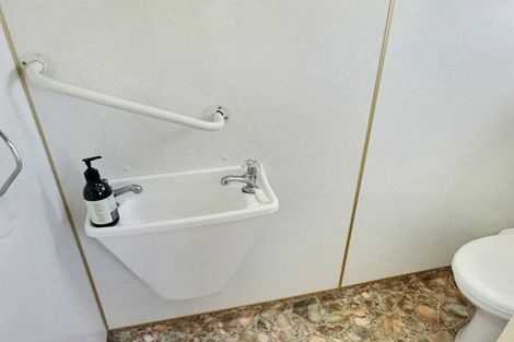 Photo of property in 7 Hennessy Street East, Foxton Beach, Foxton, 4815