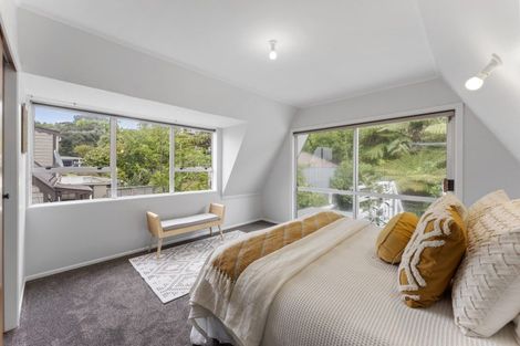 Photo of property in 5 Stanhope Grove, Korokoro, Lower Hutt, 5012