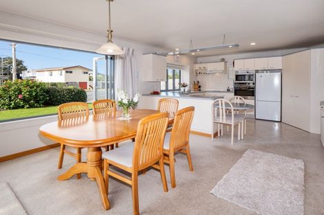Photo of property in 24 Oceanbeach Road, Mount Maunganui, 3116