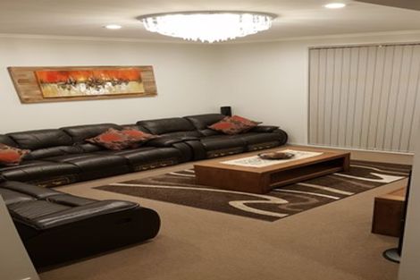 Photo of property in 2 Hirimate Place, Flat Bush, Auckland, 2019