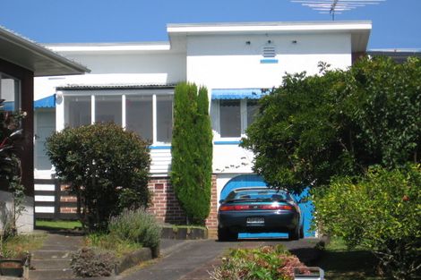 Photo of property in 2/44 Churchill Road, Murrays Bay, Auckland, 0630