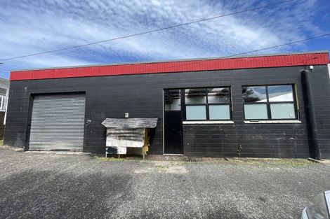 Photo of property in 1/17 View Road, Glenfield, Auckland, 0627