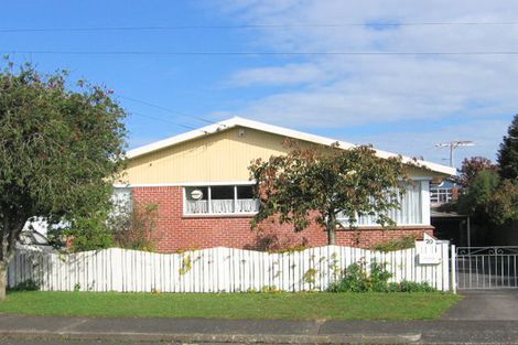 Photo of property in 70 Christmas Road, Manurewa, Auckland, 2102