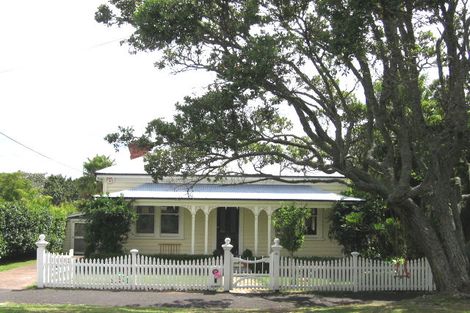 Photo of property in 41 Glen Road, Stanley Point, Auckland, 0624