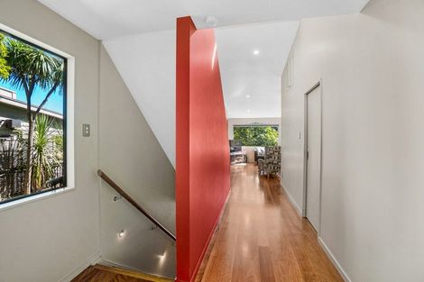 Photo of property in 2/63 Rawene Road, Birkenhead, Auckland, 0626