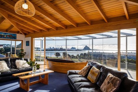 Photo of property in 50 Whiteley Street, Moturoa, New Plymouth, 4310