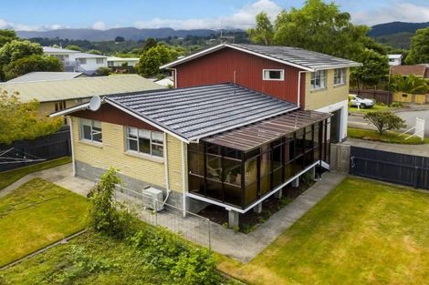 Photo of property in 15 Haylock Grove, Totara Park, Upper Hutt, 5018
