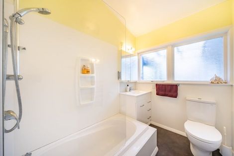 Photo of property in 54 Poto Road, Normandale, Lower Hutt, 5010