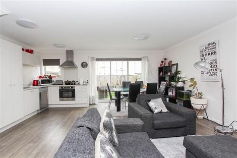 Photo of property in 77 Chiefs Court, Hamilton East, Hamilton, 3216