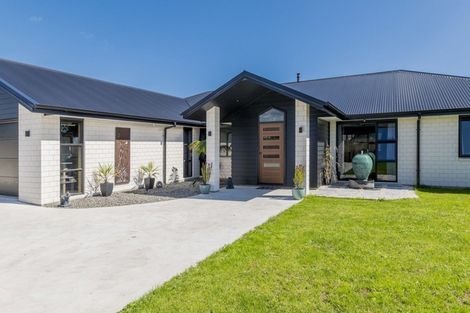 Photo of property in 8 Gladys Place, Levin, 5510