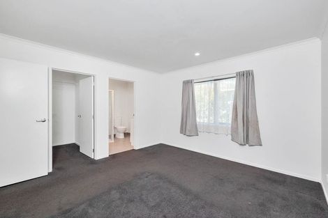 Photo of property in 86 Farquhar Road, Glendene, Auckland, 0602