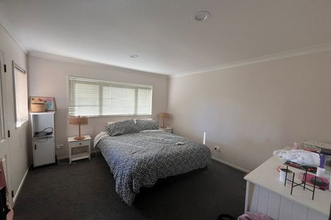 Photo of property in 2/10 Nadine Place, Mangere Bridge, Auckland, 2022