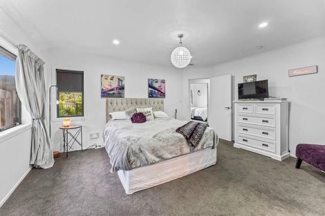 Photo of property in 13 Frankie Stevens Place, Riverstone Terraces, Upper Hutt, 5018