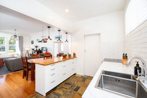 Photo of property in 6 Cameron Road, Bluff Hill, Napier, 4110