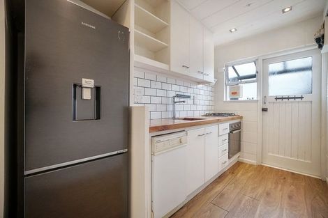 Photo of property in 12/18 Parr Terrace, Castor Bay, Auckland, 0620