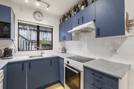 Photo of property in 92 Heta Road, Highlands Park, New Plymouth, 4312