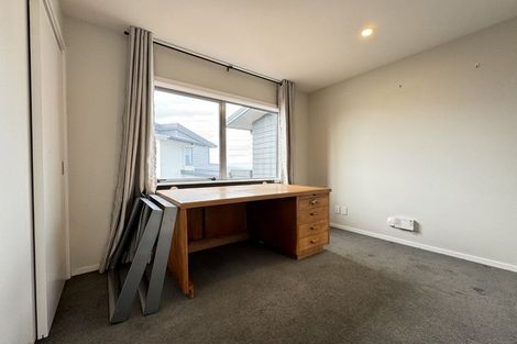 Photo of property in 61 Tamworth Crescent, Newlands, Wellington, 6037