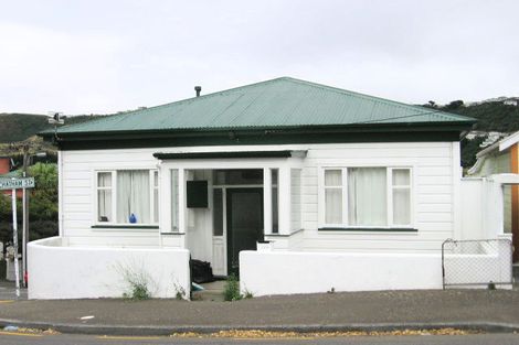 Photo of property in 22 Chatham Street, Berhampore, Wellington, 6023