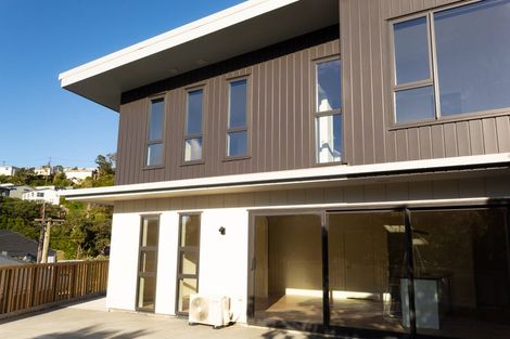 Photo of property in 4 Black Rock Road, Newlands, Wellington, 6037