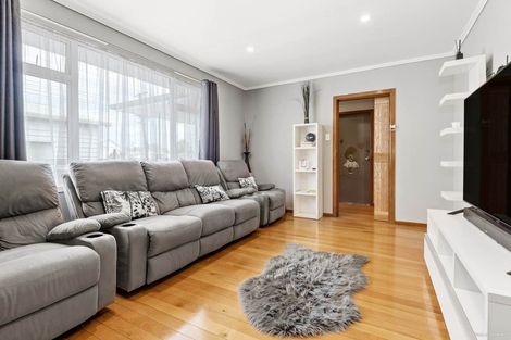 Photo of property in 2 Royal View Road, Te Atatu South, Auckland, 0610