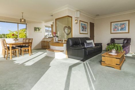 Photo of property in 1/949 Beach Road, Torbay, Auckland, 0630