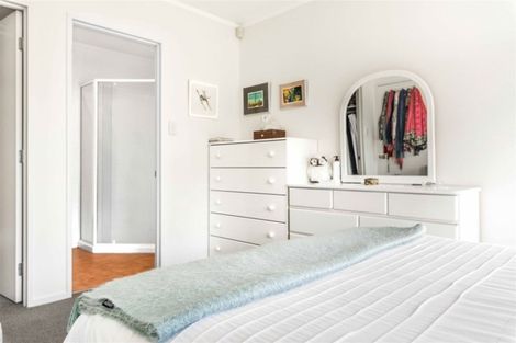 Photo of property in 72b Seabrook Avenue, New Lynn, Auckland, 0600