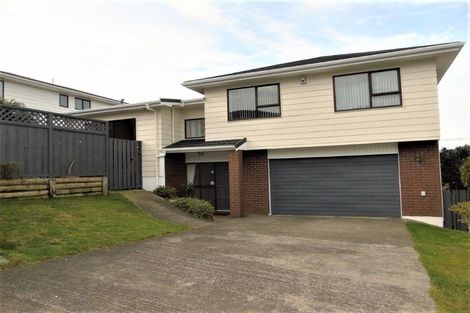 Photo of property in 80 Victory Crescent, Tawa, Wellington, 5028
