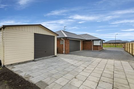 Photo of property in 4 Dianthus Place, Browns Bay, Auckland, 0630
