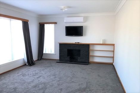 Photo of property in 8 Windsor Place, Levin, 5510