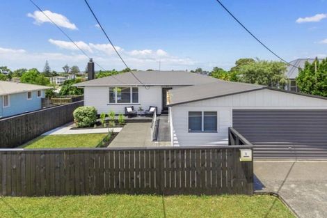 Photo of property in 32 Neil Avenue, Te Atatu Peninsula, Auckland, 0610