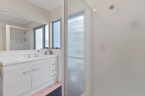 Photo of property in 4 Claxton Avenue, Pauanui, Hikuai, 3579