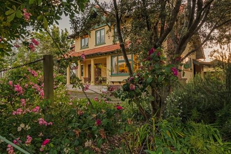 Photo of property in 2 Turitea Road, Fitzherbert, Palmerston North, 4472