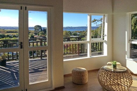 Photo of property in 11 Rika Place, Kawaha Point, Rotorua, 3010