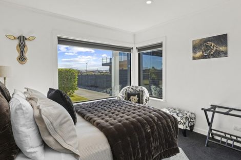Photo of property in 20 Pukenamu Road, Rainbow Point, Taupo, 3330