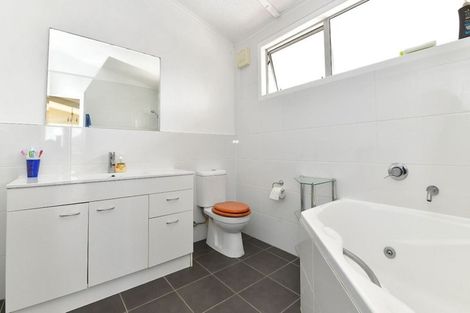 Photo of property in 185 Vipond Road, Stanmore Bay, Whangaparaoa, 0932