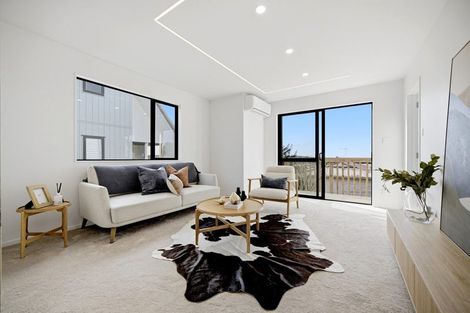 Photo of property in 10 Tusac Place, Totara Vale, Auckland, 0627