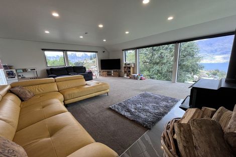 Photo of property in 20 Dart Place, Fernhill, Queenstown, 9300